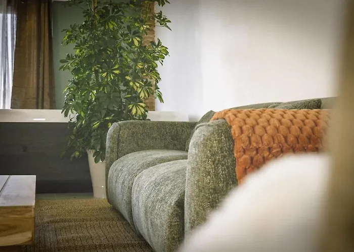 Дом отдыха Harmonia House With Jacuzzi And Private Sauna *